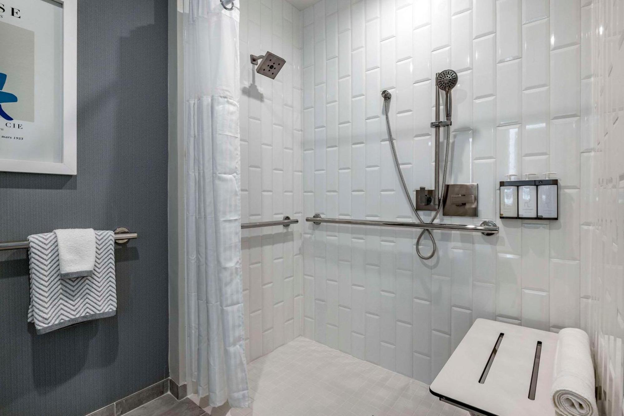 Cambria Hotel Calabasas - Malibu Екстер'єр фото